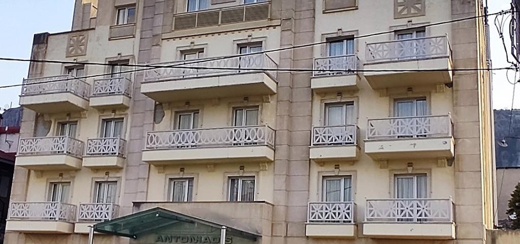 One of Kalambaka's best known four star hotels is to be auctioned on 11/1/2023 One of Kalambaka's best known four star hotels is to be auctioned on 11/1/2023